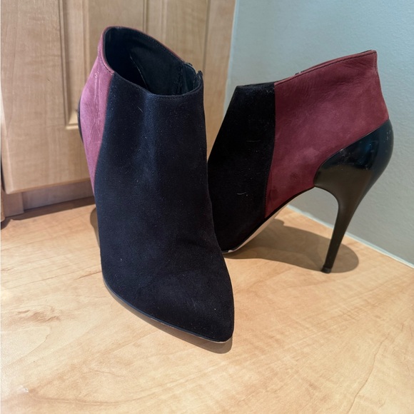 Elegant Black and Burgundy Women's Ankle Boots - Picture 1 of 2